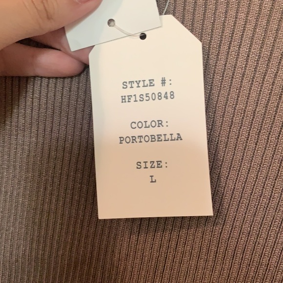 Brown form fitting dress with choker - Picture 7 of 7